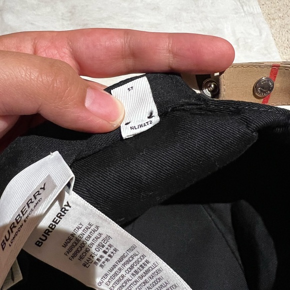 Burberry hat medium pre-loved - Picture 12 of 14